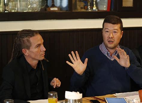 Myslím si, že v politice by se neměl používat nástroj strachu, když pan premiér babiš na plénu řekne, že piráti chtějí někomu do bytu cpát migranty, což je zjevná lež, nikdy to nebylo v žádném programu a na internetu je to meme. V českých voľbách 20. októbra "vybuchne bomba" - Hlavné správy