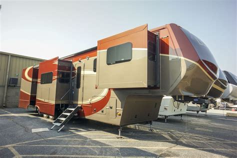 Luxe Elite Fifth Wheels Are Outfitted For Full Time Living Theyre