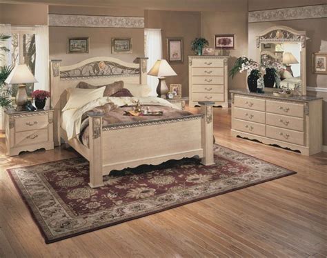 The set includes a headboard, footboard, rails, dresser mirror and nightstand to complete your space with all the pieces you need. Signature Design by ashley Bedroom Set Elegant ashley ...