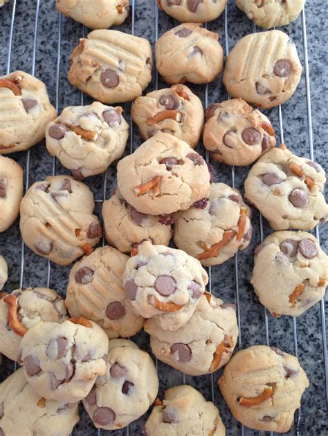 Sweet And Salty Pretzel Caramel Chocolate Chip Cookies The Hungry Mum