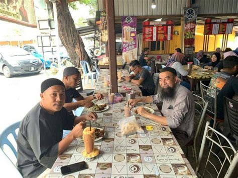 Infobel üzerinde hekimler bandar kuala terengganu arası kategorisinde yer alan diğer şirketleri araştırın. Fauzi Nasi Kerabu, Kedai Nasi Kerabu Terkenal Di Kuala ...