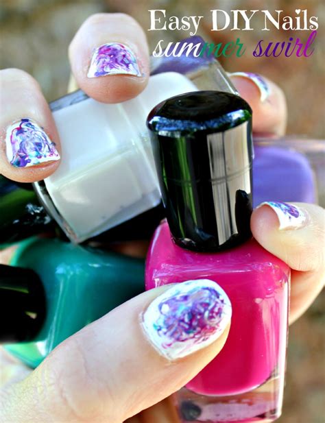 Exciting summer nail art for you to get into the vacation mode. Easy DIY Summer Nails