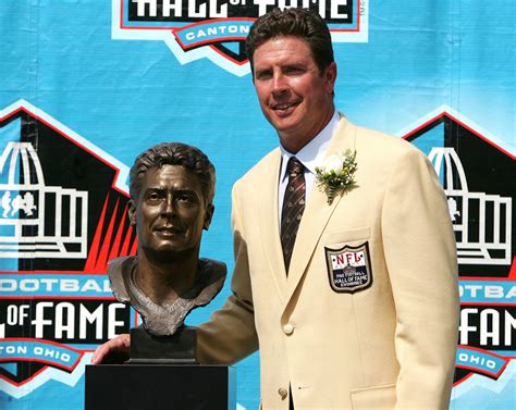 Dan marino is an american former football player. Why didn't the Miami Dolphins win more with Dan Marino?