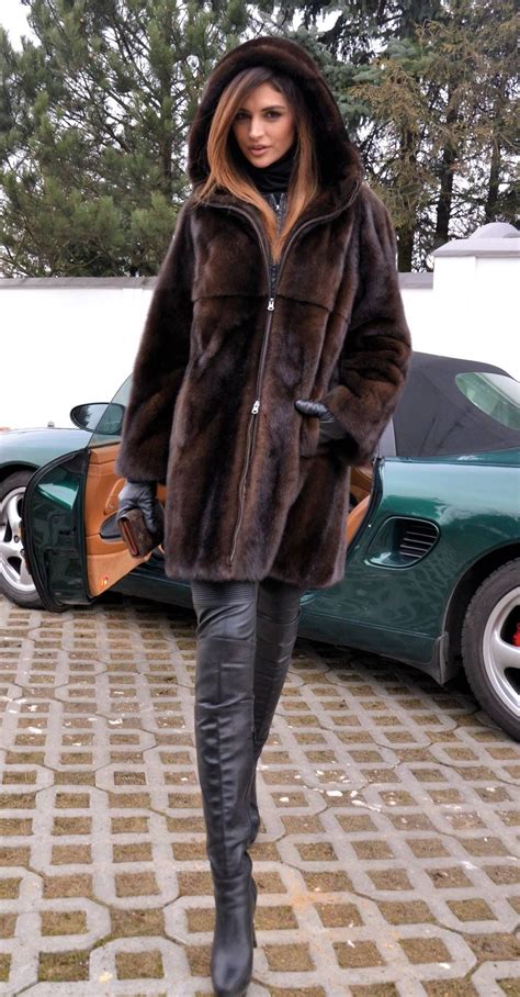 Ladys Leather And Fur Outfits Pelliccia Di Visone Pelliccia
