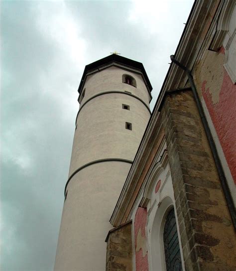 Domažlice, nazývané hlavní město chodska, vznikly coby celní osada domasilice na důležité obchodní cestě z čech do bavorského regensburgu nejpozději na konci 10.století. Domažlice, Šikmá věž | Církevní turistika