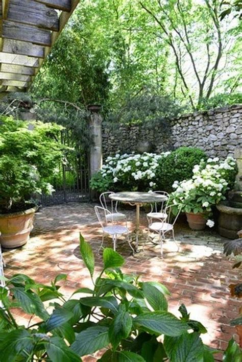 See more ideas about plants, planting flowers, indoor plants. The 25+ best Small courtyard gardens ideas on Pinterest ...