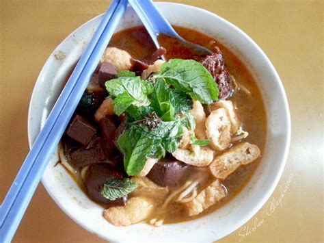 Described as being one of the best curry instant noodles, mykuali penang white curry noodle is fast making its way into high demands. Curry Mee @ Jln Air Itam, Penang - Crisp of Life