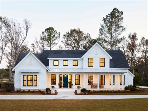 Although ranch floor plans are often modestly sized, square footage does not have to be minimal. 3 Reasons to Choose House Plan 1979 - Southern Living