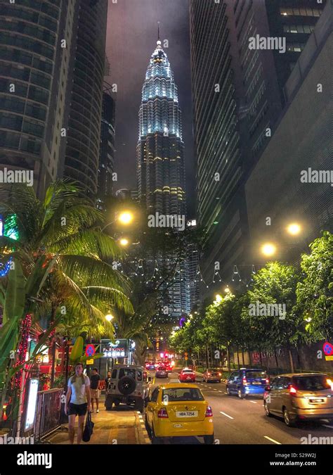 View Of The Petronas Towers At Night Kuala Lumpur Stock Photo Alamy