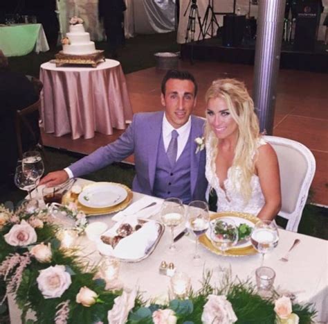 Contents 1 brad marchand wife, daughter, son 4 brad marchand net worth and salary Wives and Girlfriends of NHL players: Brad Marchand ...