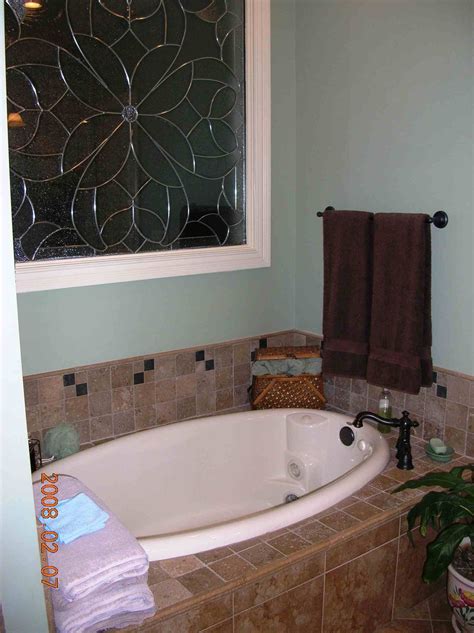 10 Stunning Tub Surround Tile Ideas To Transform Your Bathroom Decoomo