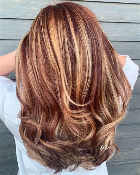 Use your curling iron or braid your hair and let it sit for the night to get these curls. 50 Dainty Auburn Hair Ideas to Inspire Your Next Color ...