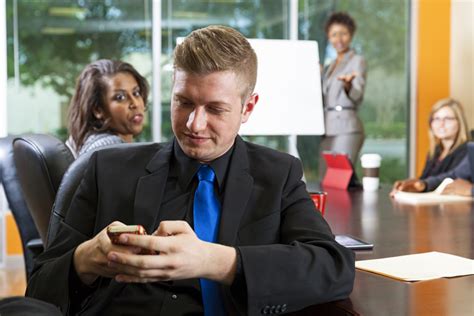 How To Deal With A Colleague Who Gets Distracted Easily? - HotFridayTalks