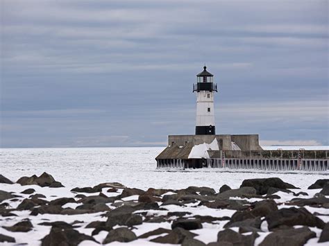 Duluth Harbor Lighthouse Frozen Lake Superior Duluth Mi Flickr