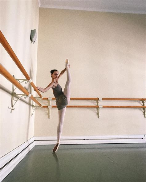 Pin By Ia On D E J A Dance Forever Ballet Photography Ballet Academy