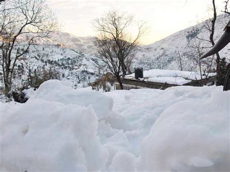 Snowfall In Jammu And Kashmir November 5 2015 The Economic Times