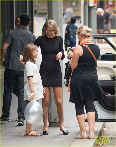 Full Sized Photo Of Taylor Swift Greets Fan Sydney 26 Taylor Swift Stops To Pose With