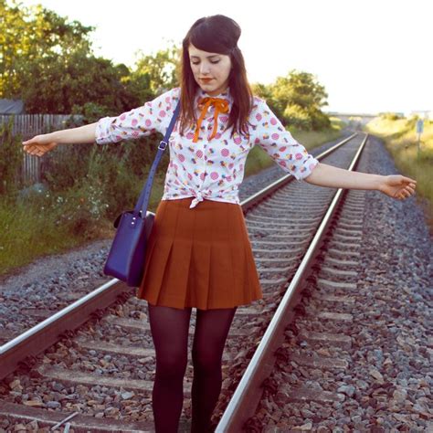 Picture Of Chic Retro Outfit Ideas That Every Girl Will Like 10