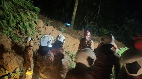 Batang Kali Landslide Anwar Urges All Teams To Conduct Rescue