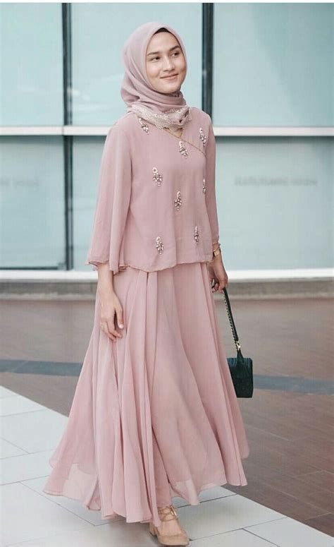 30 Model Kebaya Wisuda Hijab Modern Cantik Favorit Mahasiswi