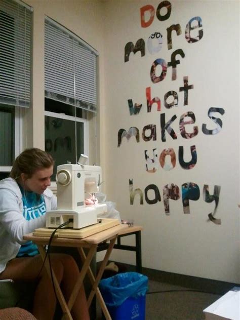 At any given dormitory at an institution of higher learning (or boarding school, for that matter) you'll probably get some combination of the following: Dorm Room DIY and Crafts: Wall Art