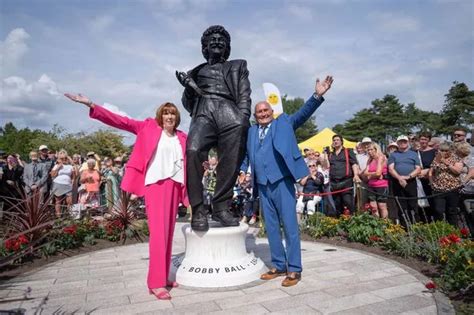 Nine Foot Bobby Ball Statue Unveiled In Comedians Adopted Hometown Of Lytham Lancslive