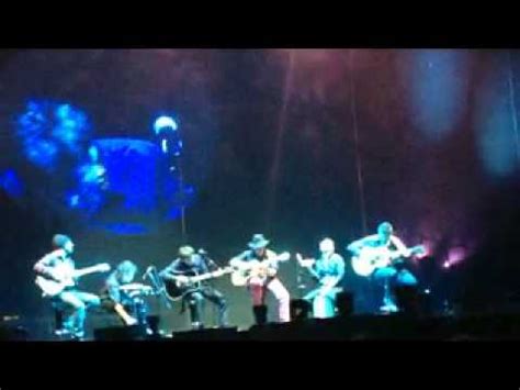 Initially, he describes them as windows into her soul and places where he can see their future. Gianni Morandi Live 7.0 Roma Occhi di ragazza - YouTube