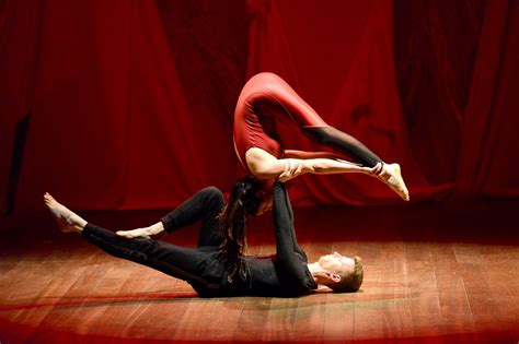 Fusão Acroyoga E Dança Requebra Espaço De Danças Dança Criativa