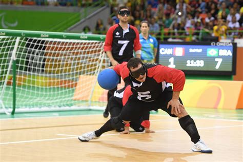 ゴールボール【東京2020パラリンピック競技】 goalball · 目隠しをしてプレーする、 視覚障がい者のチーム球技 · 3人対3人で、 相手ゴールにボールを入れたら得点 · ボールに . ゴールボールとは - コトバンク