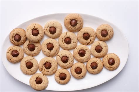 Our most trusted cookie with hershey kiss recipes. Hershey Kiss Gingerbread Cookies / Easy Gingerbread ...