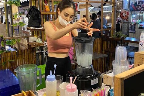 Night Life In Bangkok Jodd Fairs Train Night Marketjoint