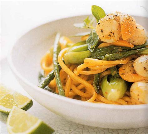 How many calories in scallops? Hokkien Noodles with Seared Scallops Recipe
