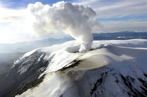 Colombie Menace Déruption Du Tristement Célèbre Volcan Nevado Del Ruiz