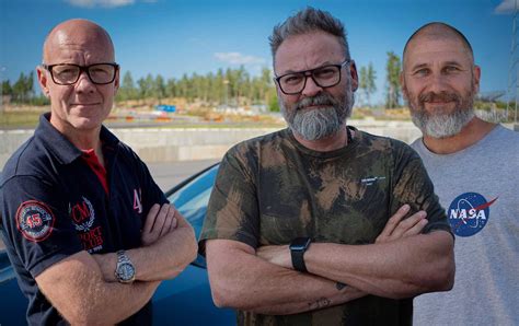 He attended sundsta/älvkullegymnasiet (high school) in karlstad. Oklart om Top Gear sänds efter Adam Alsings död | Aftonbladet