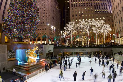 16 Best Cities To Visit For The Holidays In The Us For