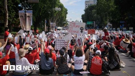 South Korean Women Protest In Seoul Over Hidden Sex Cameras Bbc News