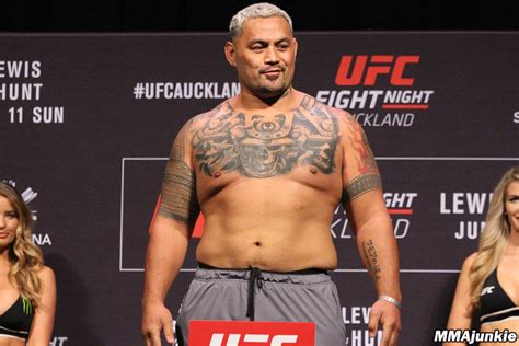 Mark Hunt Ufc Fight Night 110 Official Weigh Ins Mma Junkie
