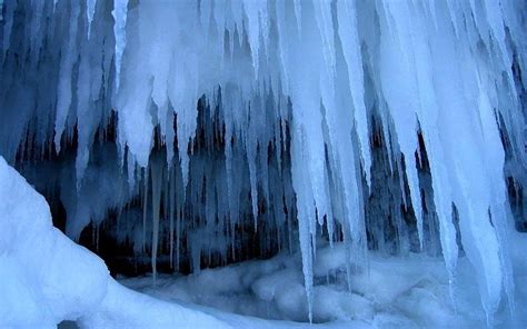 Icicles Ice Cave On Twelve Mile Beach Michigan Ice Cave Michigan