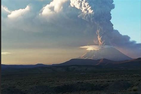 Volcán Ubinas Momento Preciso De La Explosión Esta Madrugada Videos