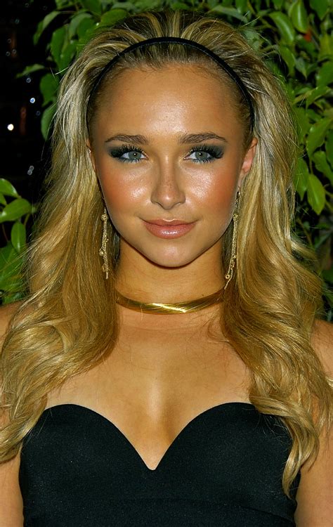hayden panettiere shows off her smoking hot pregnant bikini body part two of four 22moon