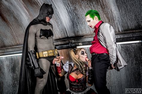 Batman And The Joker Get Blown By Harley Quinn Porno Fotos