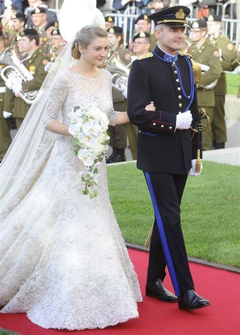 Là một bộ sưu tập mang đến sự sang trọng ấn tượng và sự tinh tế lấy cảm hứng từ úc cho ngày đặc biệt. Wedding Dress Details of Luxembourg Royal Wedding | Arabia ...