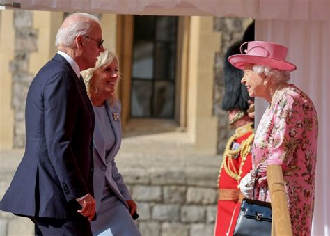 Jun 03, 2021 · queen elizabeth ii will meet president biden and the first lady, jill biden, later this month at the royal residence of windsor castle, buckingham palace announced on thursday. Joe Biden Mom / President Joe Biden Says Queen Elizabeth ...
