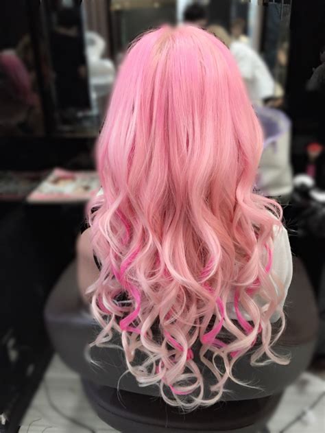 「普通」に飽きた人必見！ピンクのメッシュカラーで個性的なかわいいをget☆【hair】 ヘアスタイル ロング ヘアスタイル アップ ピンクのメッシュ