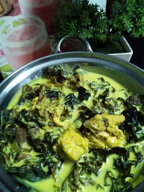 2 alat pendengaran yang terletak di kanan kiri kepal. namakucella: CENDAWAN TELINGA MASAK LEMAK CILI API