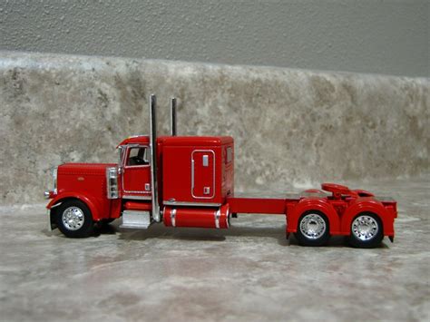 Dcp 164 Red Flattop Peterbilt 389 Semi Truck Farm Toy 6499
