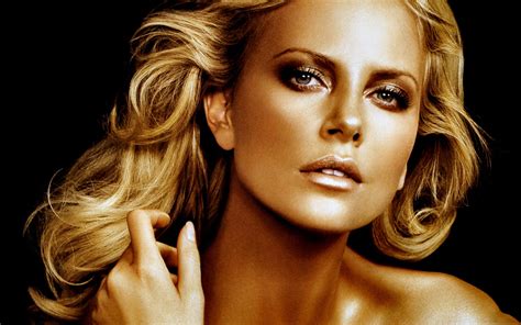 X Charlize Theron Unseen Photos X