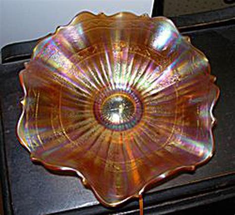 Carnival Glass Identification And Value Guide Carnival Glass Vintage Carnival Glassware