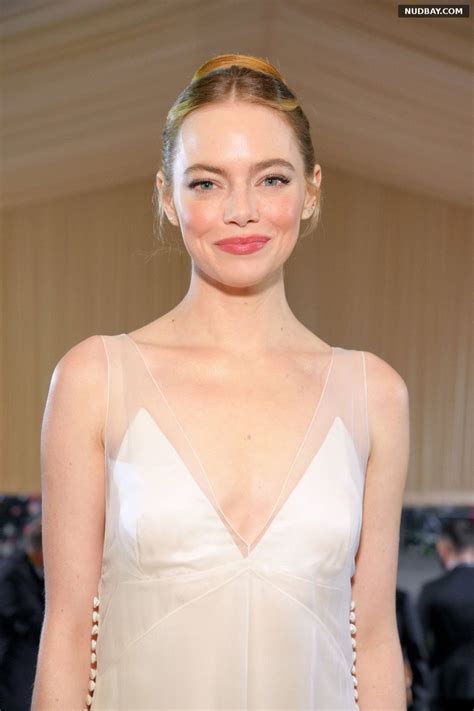 Emma Stone Cleavage The Met Gala In Nyc May 02 2022 Nudbay