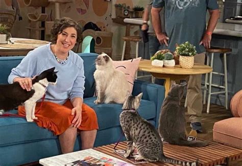 Big Bang Theorys Mayim Bialik Reveals Catch To Petting Cats All Day